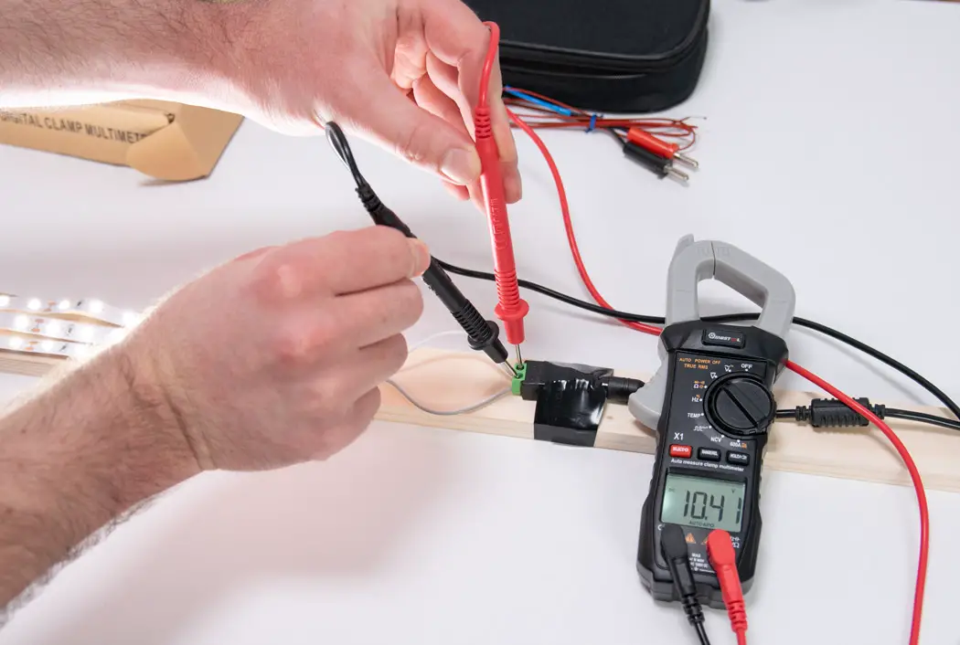 Mustool X1 600 Amps AC / DC Clamp Meter Review - How To Mechatronics