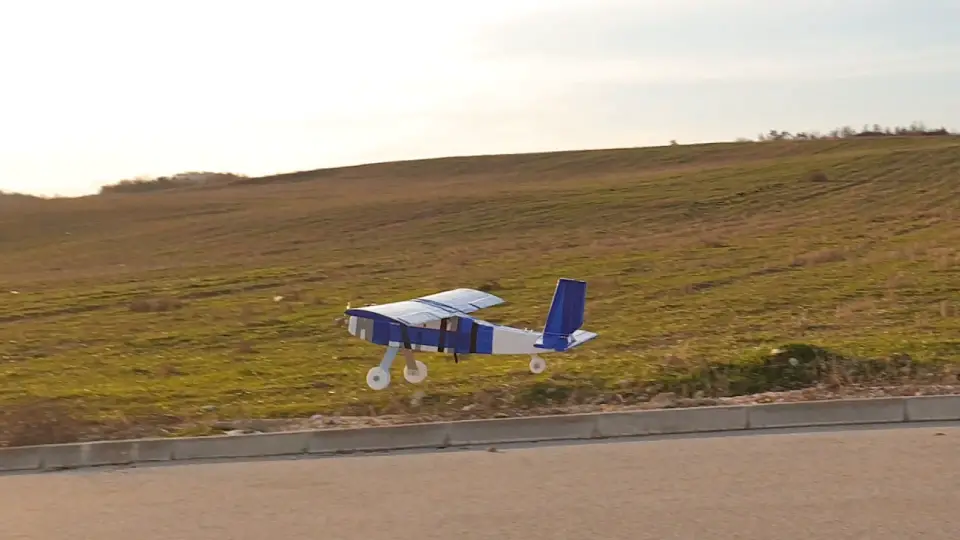 DIY Arduino RC Airplane flying