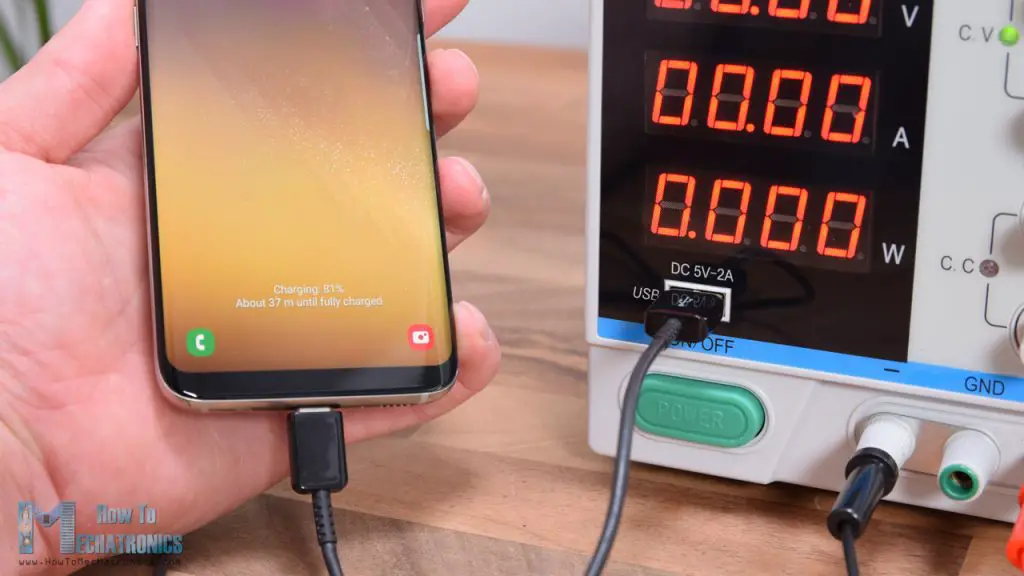 Charging a phone using the 5V USB output of the DC Power Supply