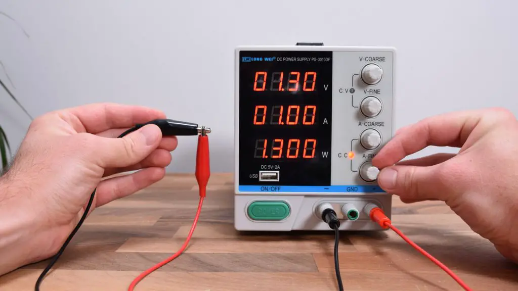 Setting the power supply constant current - current limiting