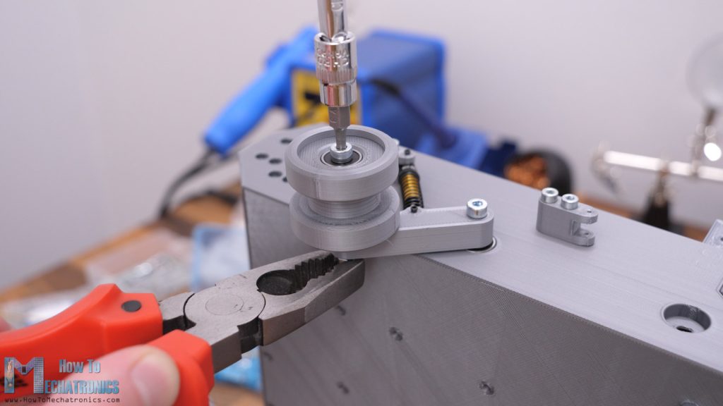 Assembling the 3D printed tank - tracked robot platform
