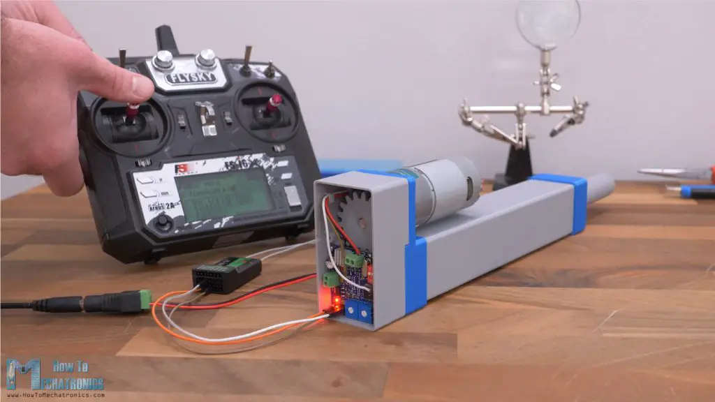 Controlling the linear servo actuator with RC transmitter